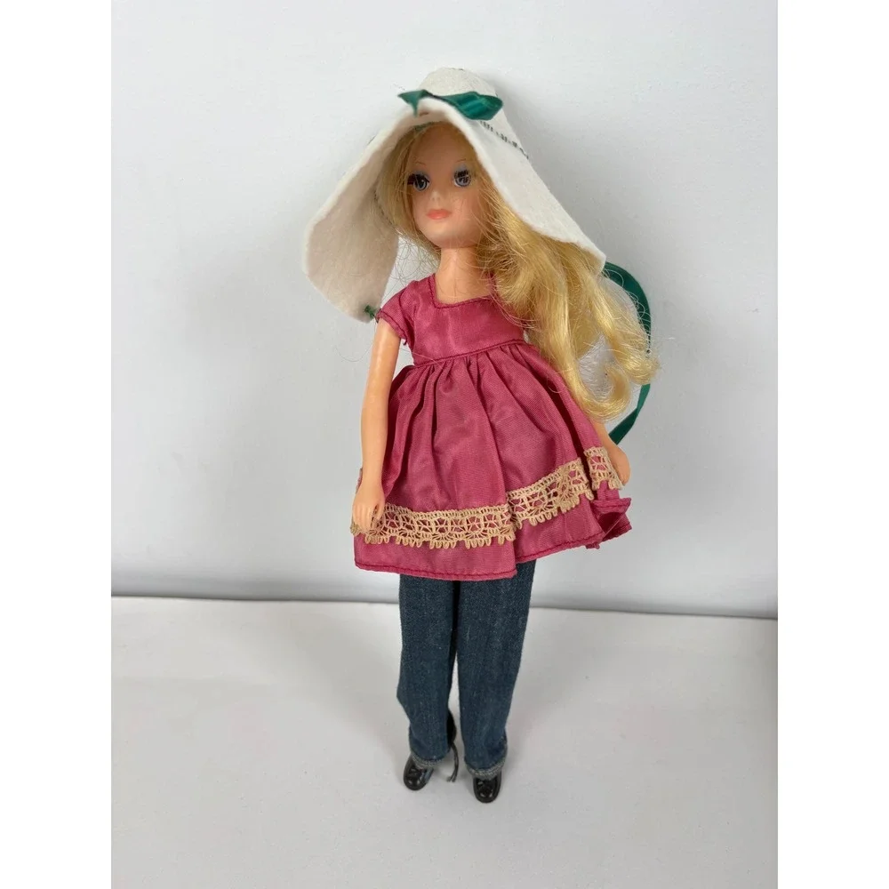 Vintage Hasbro World of Love Flower‎ Doll Blonde Pink Tunic Pants Hat Shoes 9
